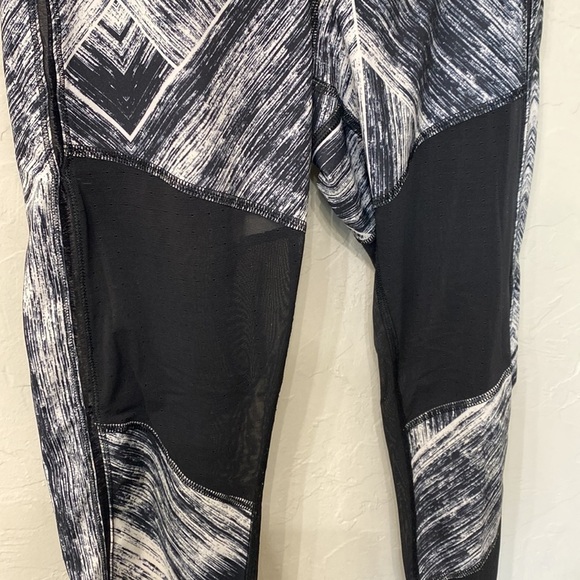 Lululemon hot to street pant in heat wave black size 6 - Picture 3 of 13